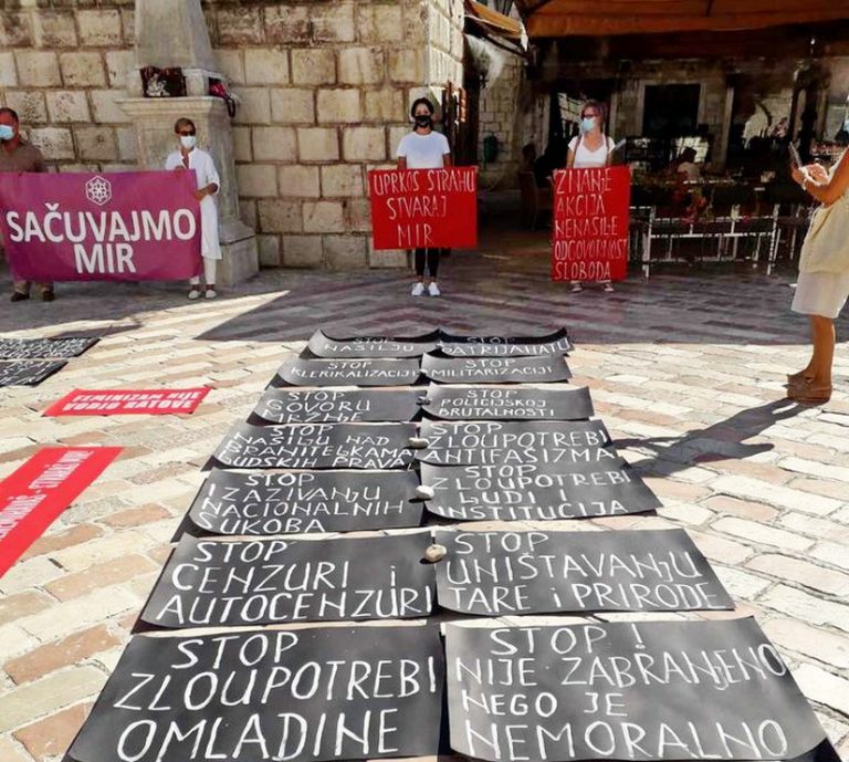 Kotor – ANIMA skrenula pažnju javnosti na aktuelnu političku situaciju i pozvala na očuvanje mira