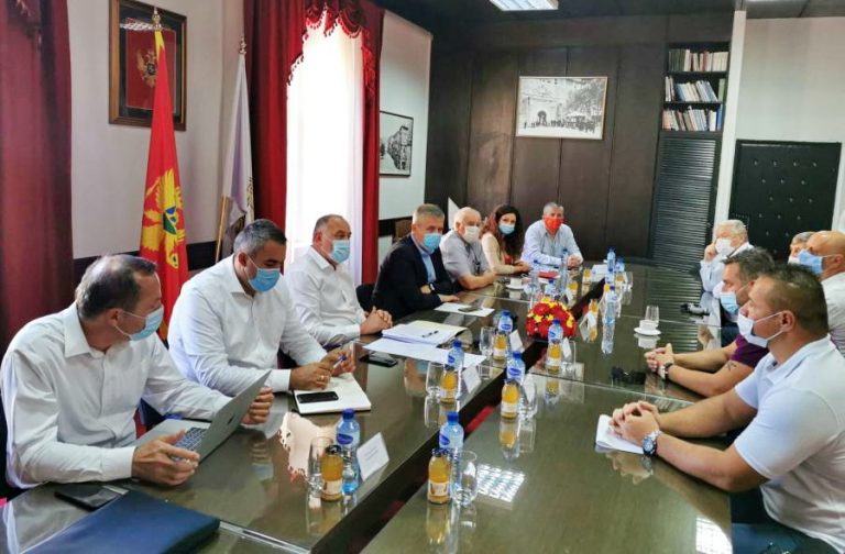 Simović i Aprcović sa predstavnicima kotorskih pomoraca