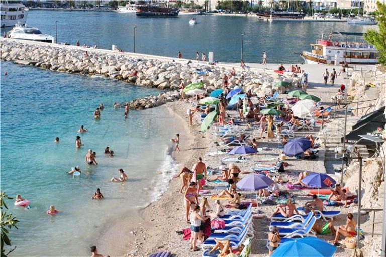 Plenković brani otvaranje Hrvatske turistima uprkos rastu broja zaraženih