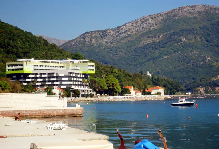 Pogoršanje epidemiološke situacije u našoj zemlji različito utiče na turiste u Herceg Novom: Jedni odlaze drugi ostaju uprkos coroni
