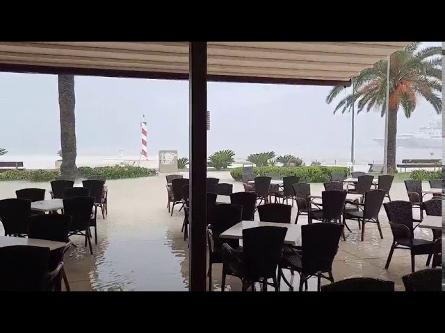 Tivat – Obilna kiša stvorila probleme, građani da svoje aktivnosti prilagode najavljenim meteorološkim uslovima