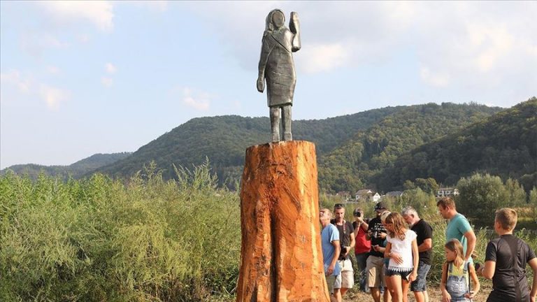 Slovenija: Postavljena nova statua prve dame SAD-a Melanie Trump