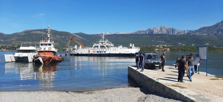 Opet incidenti na spornom javnom pristaništu u Krtolima kod Tivta, mještani blokirali mulo…