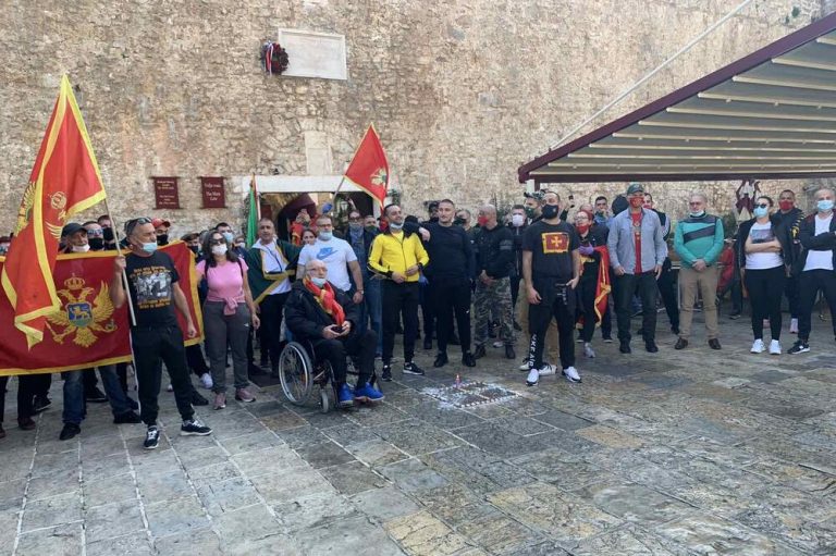 Protest u Budvi zbog polaganja vijenca na spomen ploču