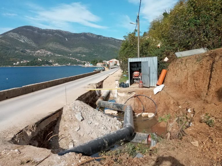Izgradnja regionalnog vodovoda uzrokuje povremene saobraćajne gužve na putu Lepetane – Tivat