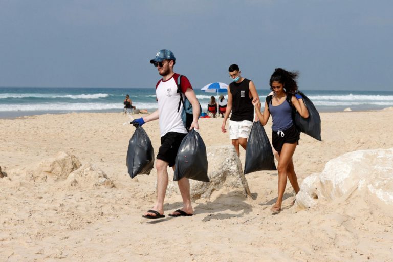 Čak 20.000 dobrovoljaca je čistilo plaže u Izraelu