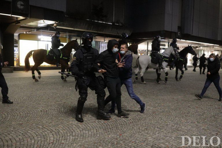 U Ljubljani neredi na neprijavljenim demonstracijama, intervenisala policija