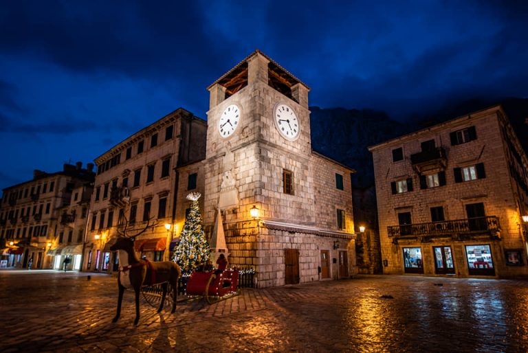 Kotor u novogodišnjem ruhu (foto)