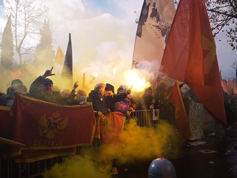 Hiljade prosvjednika protiv izmjena vjerskog zakona u Crnoj Gori