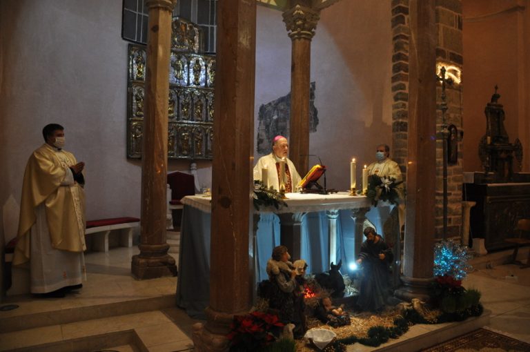 Sretan Božić – Ponoćka u kotorskoj katedrali