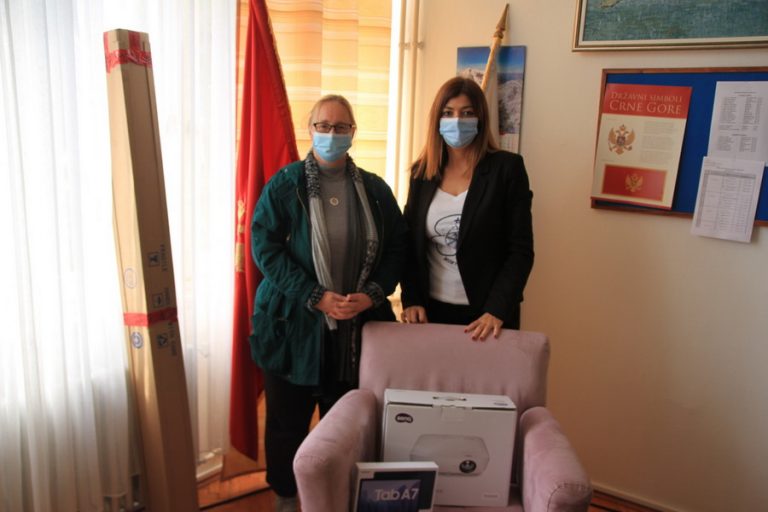 Uručena IT oprema hercegnovskim školama koja će olakšati pristup online nastavi