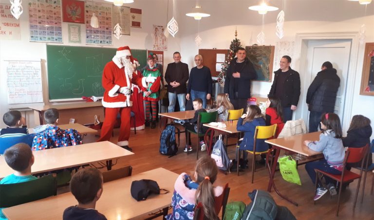 Opština Herceg Novi obezbijedila novogodišnje paketiće za najmlađe