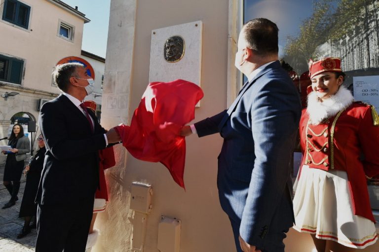 U Herceg Novom otkriveno spomen obilježje Zuku Džumhuru i obnovljena spomen ploča kralju Tvrtku