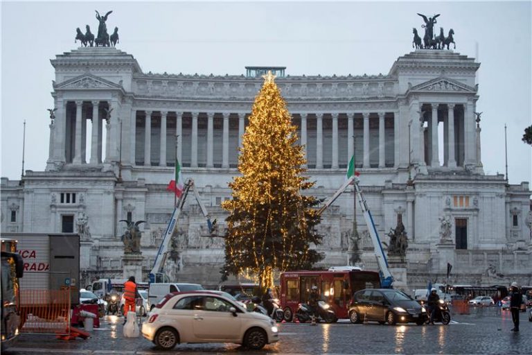 Italija razmatra nove mjere za blagdane, Irska za januar