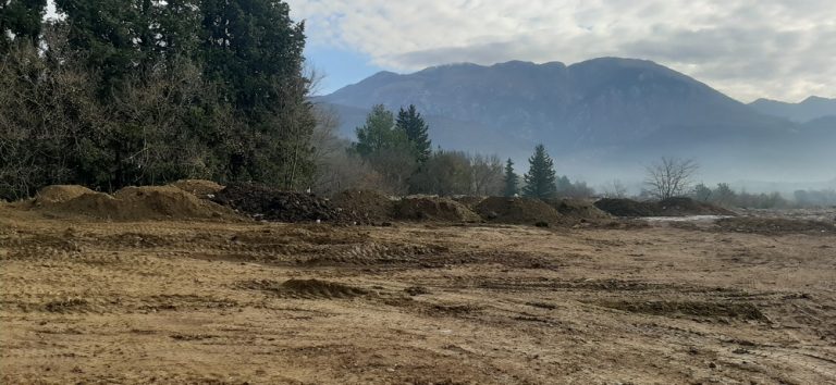 Gradnja regionalnog vodovoda – Nekadašnje povrtnjake kod aerodroma zatrpali sa hiljadama kubika zemlje i šuta
