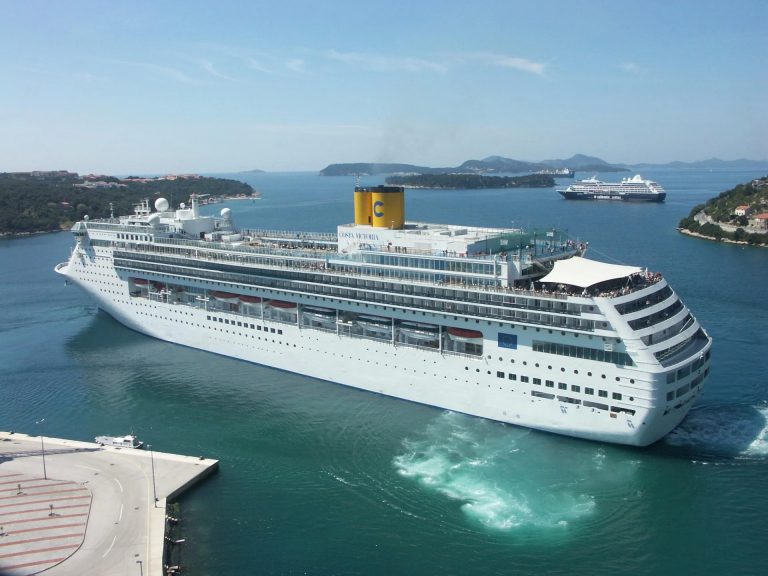 Većina kruzera koji su se vezivali u Dubrovniku i Kotoru otplovili u rezalište