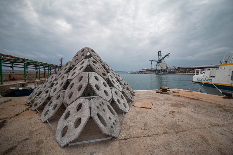 Prvi umjetni greben u Jadranu- porinut će ga u Zadarskom kanalu i pratiti stanje ribljeg fonda
