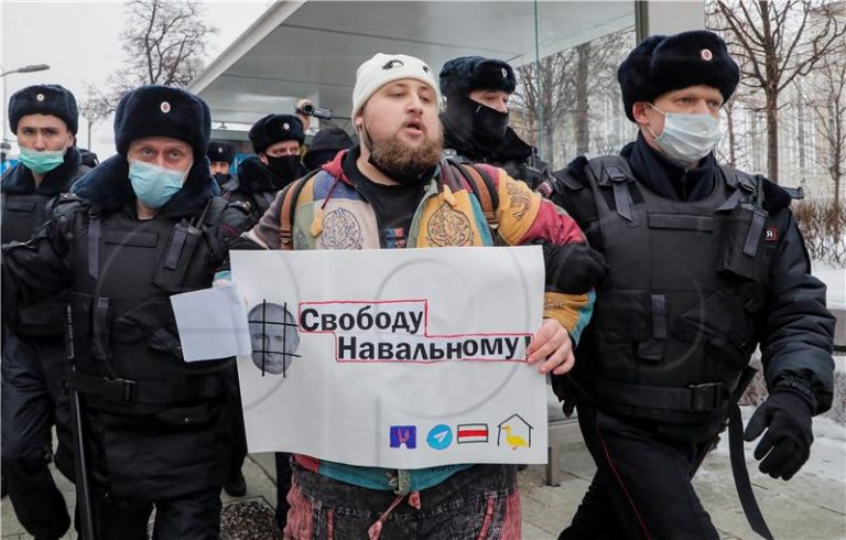 Policija u Rusiji pritvorila više od 1500 ljudi na protestima podrške Navaljnom