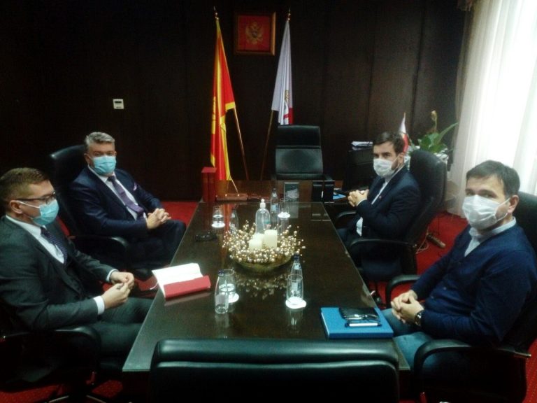 Na zgradi Opštine Kotor istaknuta zastava Republike Hrvatske