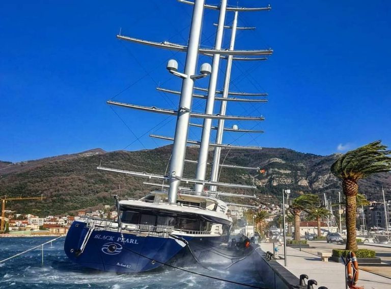 „The Black Pearl“ lakše oštećen u kontaktu sa obalom