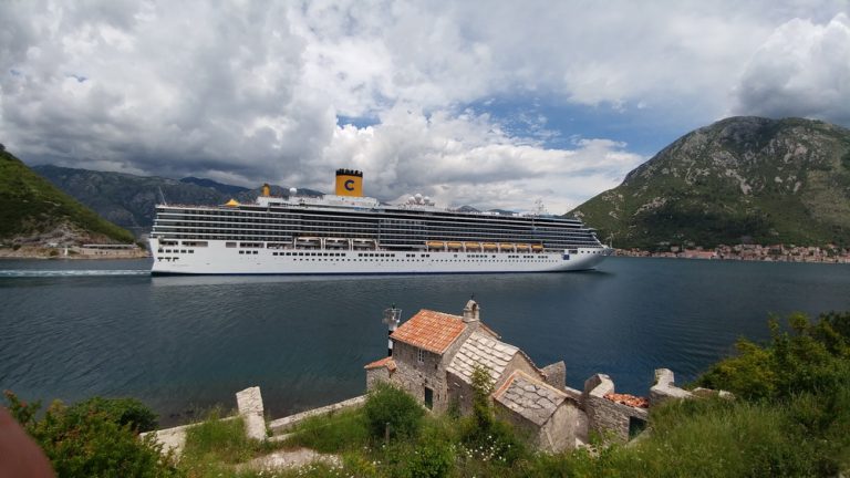 Hrvatska opet otvorena za kruzere, Crna Gora čeka