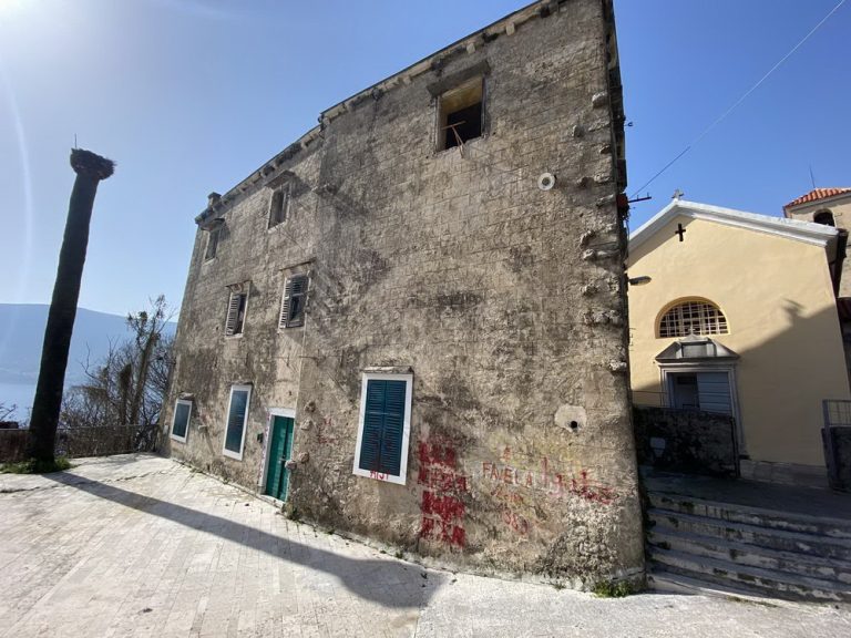 Palata Burovina:  Vratiti život staroj građevini