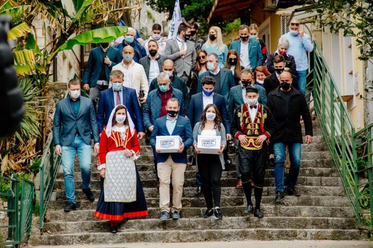 Platforma Crno na bijelo – Može Bokeški predala listu u Herceg Novom