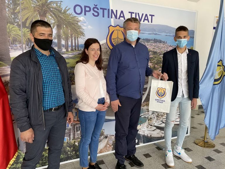 Predsjednik SO Tivat čestitao uspjeh bućaru Graciji Stjepčeviću