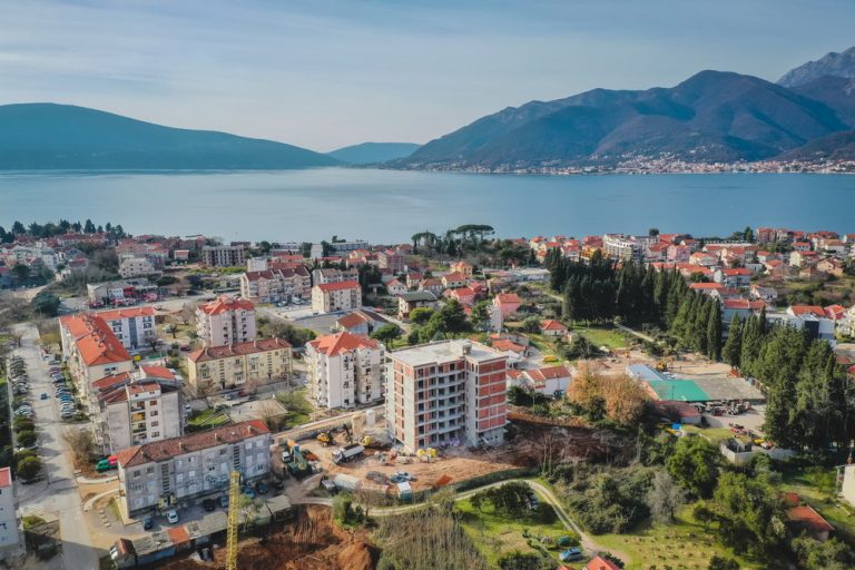 Lokalna uprava Tivta djelimično se povukla pred odlučnošću Vlade da podrži građevinski lobi