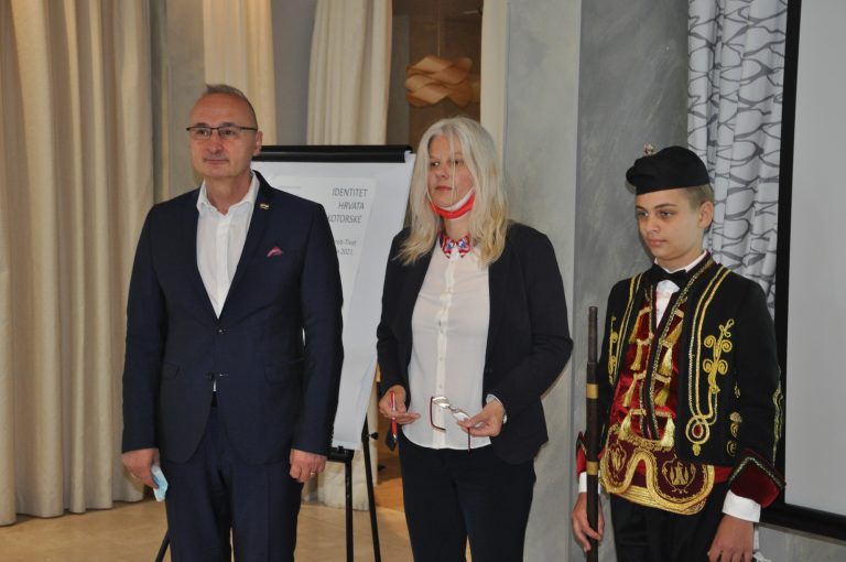 Tivat: Znanstveni skup o identitetu Hrvata Boke