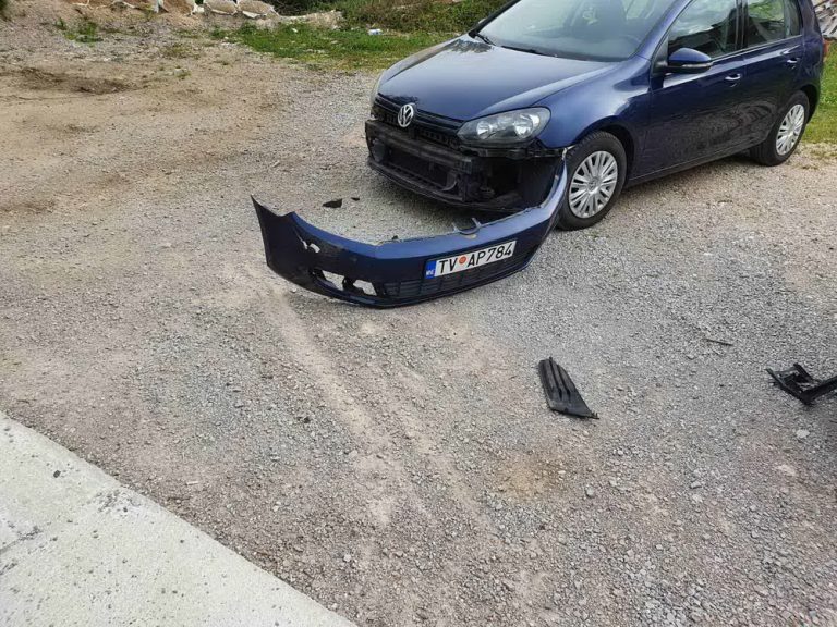 Lutajuća stoka oštetila automobile