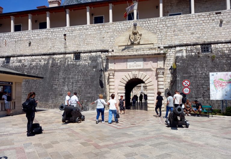 Saradnja  Uprave za inspekcijske poslove i Opštine Kotor tokom turističke sezone