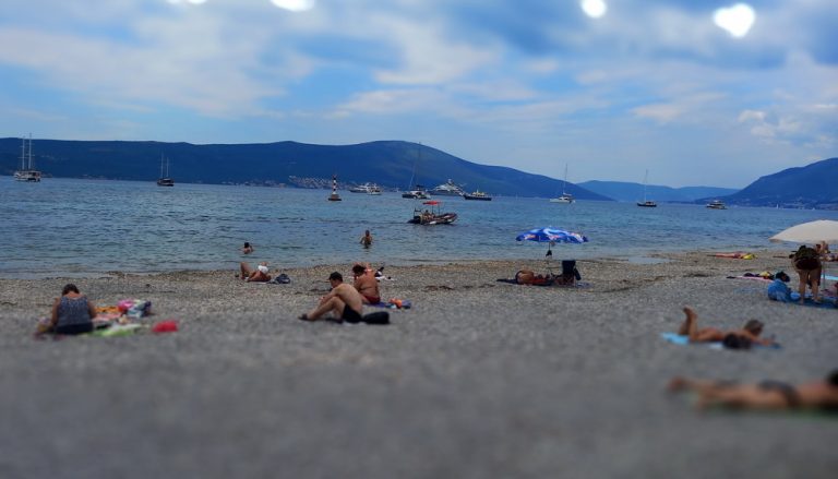 Tivatski zaliv postao veliko sidrište, Opština namjerava uvesti red