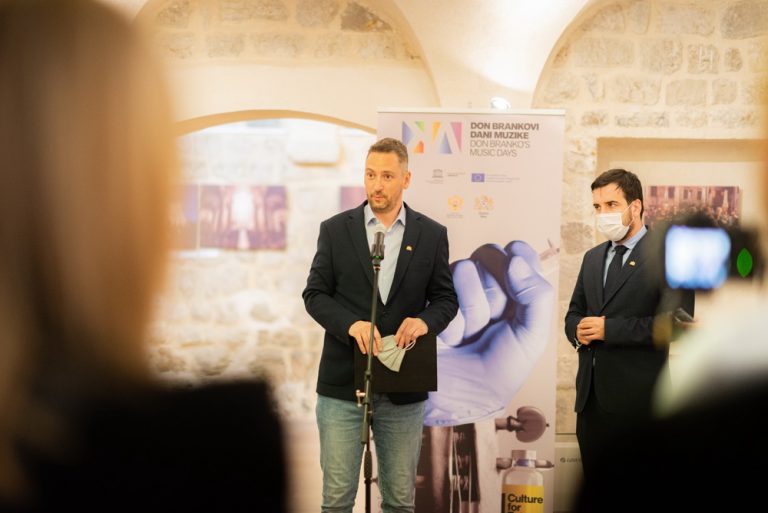 Otvorena izložba fotografija Prvih dvadeset u okviru KotorArt Don Brankovih dana muzike