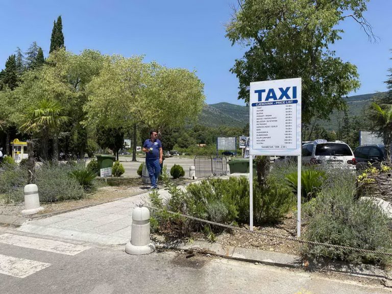 Otvoren turistički info punkt na Aerodromu Tivat i uveden red ispred dolaznog terminala