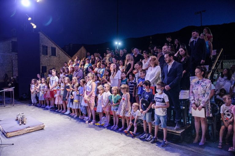 Svečano otvoren Festival pozorišta za djecu, ključevi grada u rukama male Kjare
