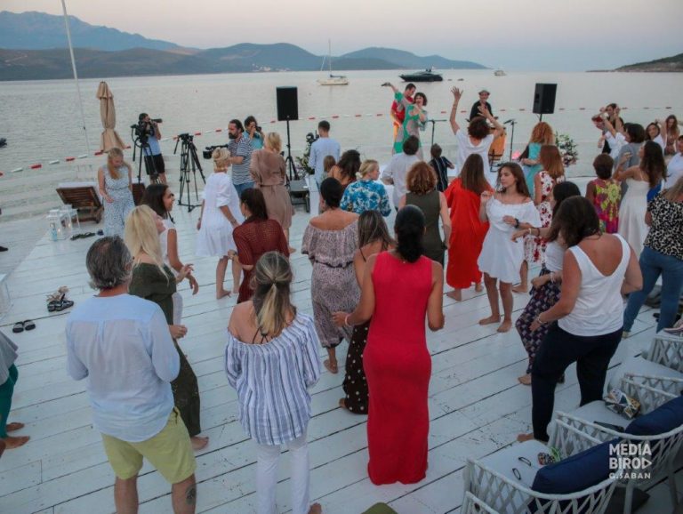 Fondacije Mohanđi i “Ana i Vlade Divac” organizovale humanitarnu manifestaciju na plaži Almara