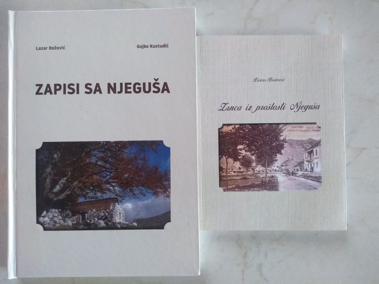 Promocija – “Zapisi sa Njeguša” i “Zrnca iz prošlosti Njeguša” ispred tvrđave Trojica