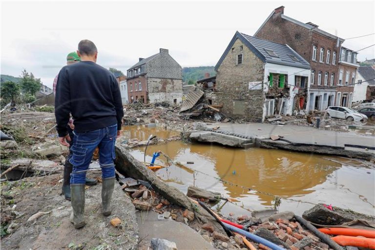 Poplave: Više od 130 mrtvih, 1.500 ljudi smatra se nestalima