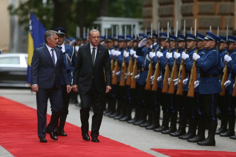 Erdogan u posjeti BiH: Džamije moraju biti naš centar