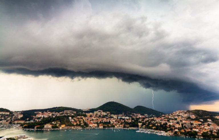 Olujno nevrijeme kod Dubrovnika