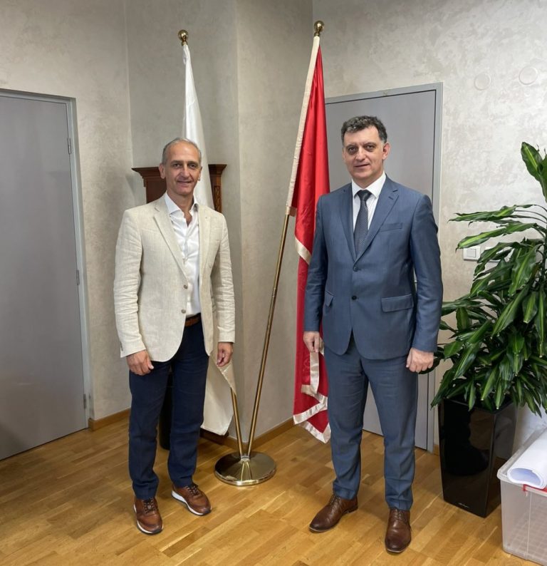 Aerodrom u Tivtu i Opština zajednički do najboljeg servisa