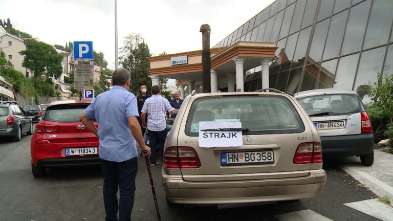 Privremeno prekinut protest bivših radnika Vektra Boke