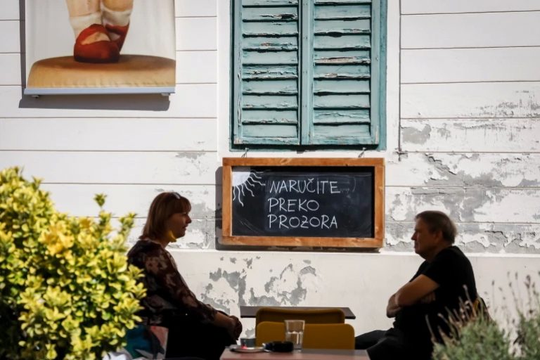 Nove epidemiološke preporuke za hrvatske kafiće