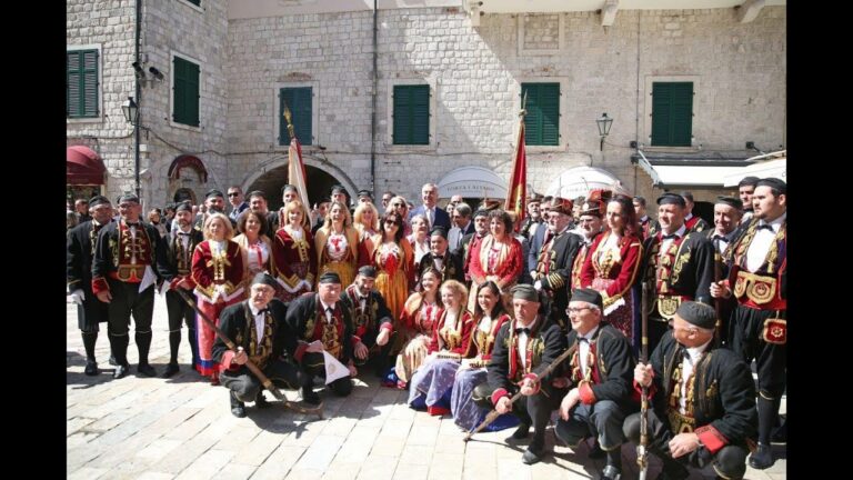 Đukanović i Anastasiades prisustvovali tradicionalnom kolu Bokeljske mornarice (VIDEO)
