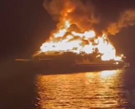 VIDEO: Putnički brod izgorio i potonuo kod Galapagosa