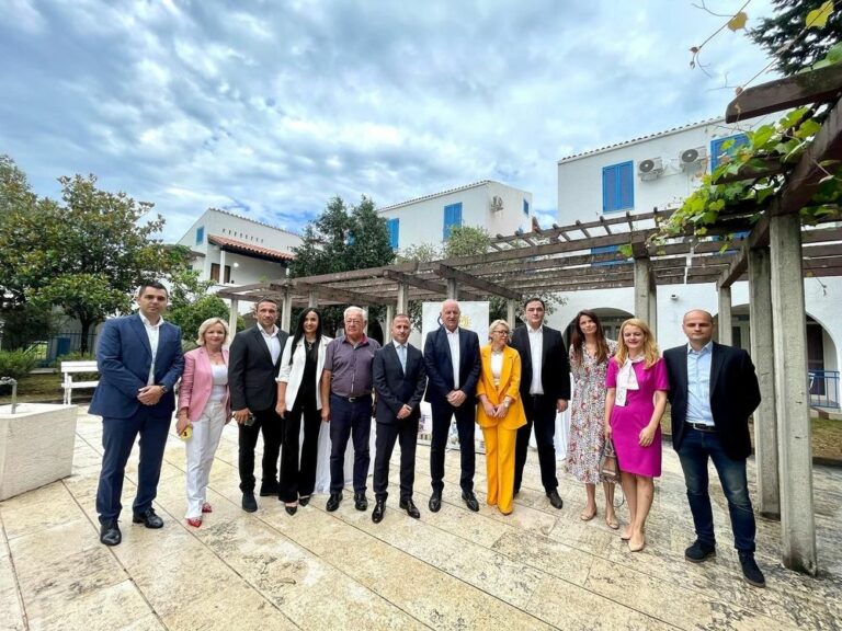 Budva – otvorene renovirane vile u Turističkom naselju Slovenska plaža