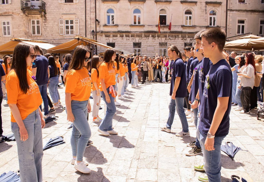 Maturanti Gimnazije i Pomorske škole Kotor plesali sa Evropom – (Foto Video)