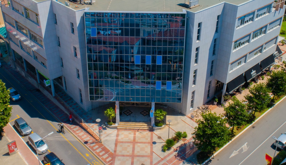 Opština Tivat oštećena za gotovo 350.000 eura, potvrđena optužnica za zloupotrebu položaja Opština Tivat oštećena za gotovo 350.000 eura, potvrđena optužnica za zloupotrebu položaja