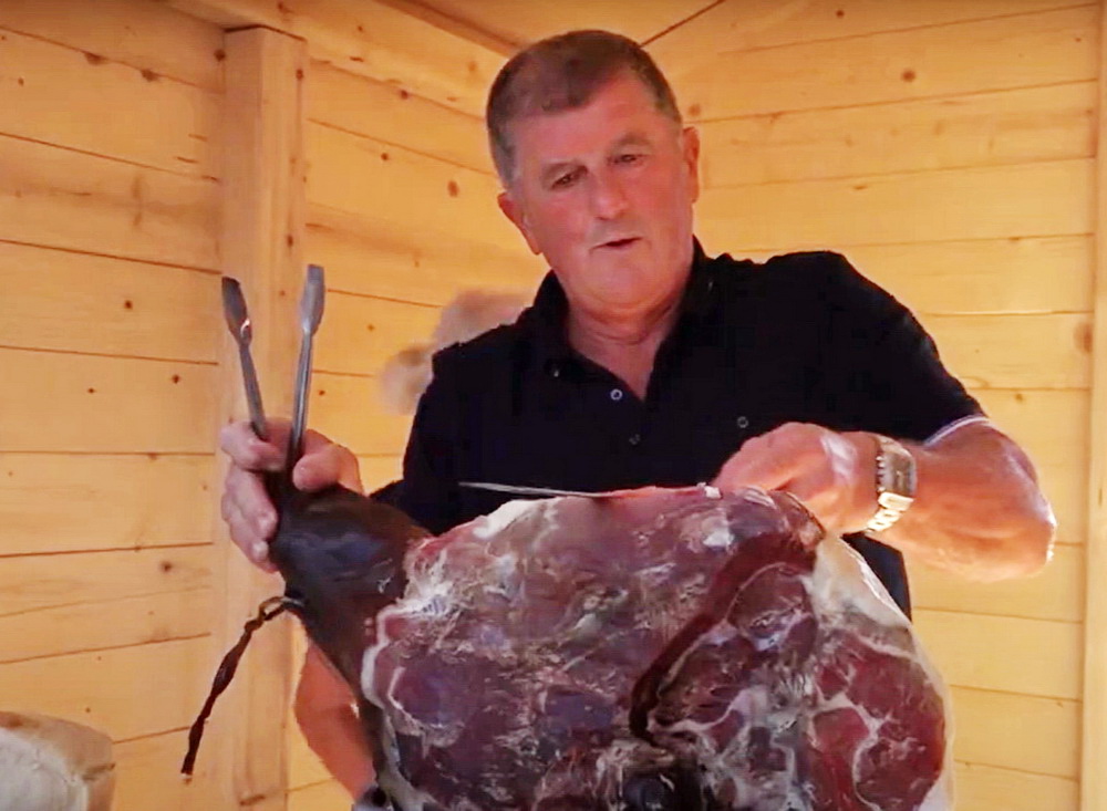 Održana “Njeguška trpeza” (VIDEO)